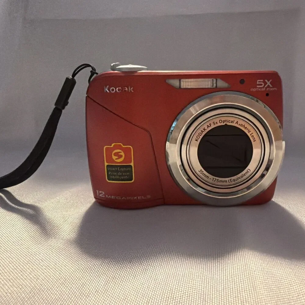 Kodak Red Easy Share C195, 14 Mega Pixels Camera With 5X optical Zoom FOR PARTS